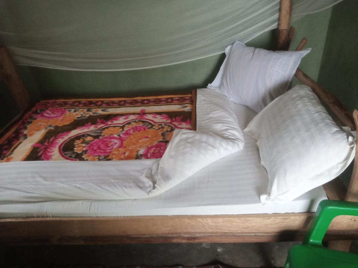 Lake Lyantonde Eco Campsite Original Fort Portal Eksteriør bilde